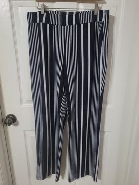 Women's Black & White Vertical Stripe Wide-Leg Pants